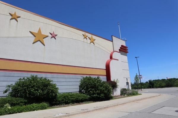 AMC Star Great Lakes Crossing 25 - June 16 2022 Photo (newer photo)